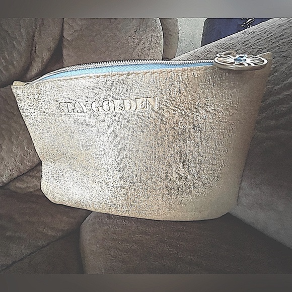 ipsy Handbags - 𝅺Gold Shimmery Makeup Bag — IPSY